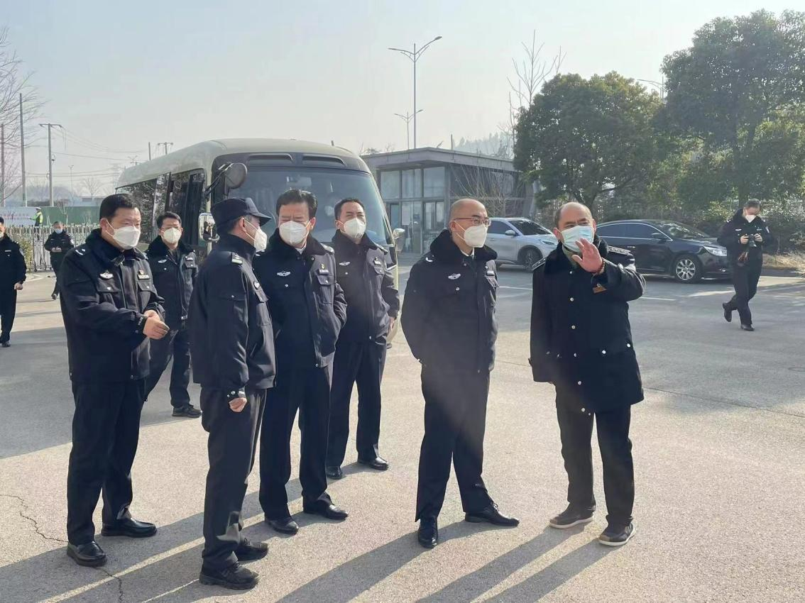 徐州市副市長、市公安局局長楊健蒞臨汽車客運東站督導(dǎo)檢查